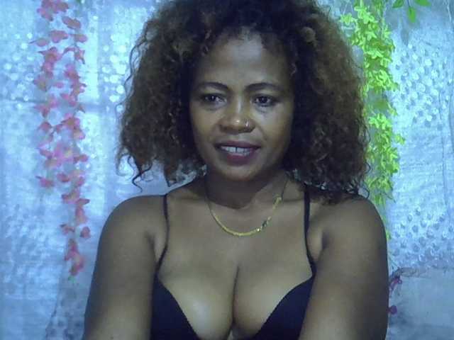 Sexywife1 live cam on BongaCams