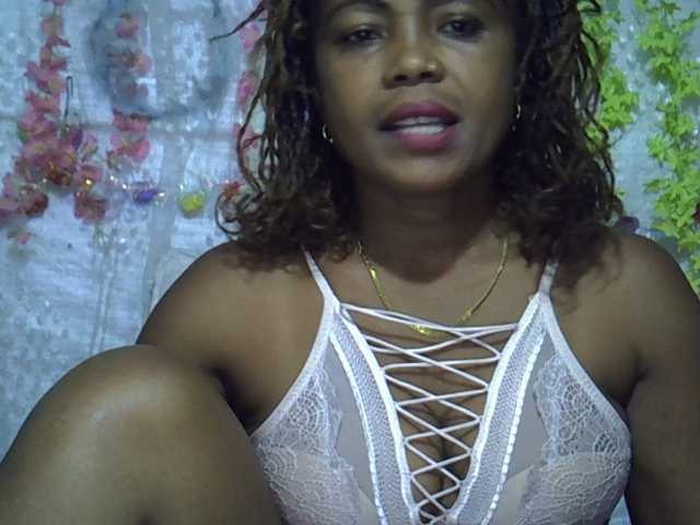 Sexywife1 live cam on BongaCams