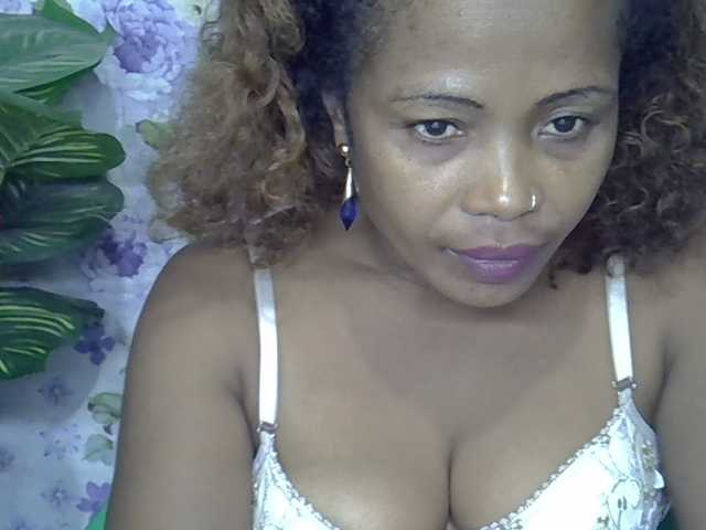 Sexywife1 live cam on BongaCams