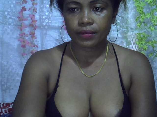 Sexywife1 live cam on BongaCams
