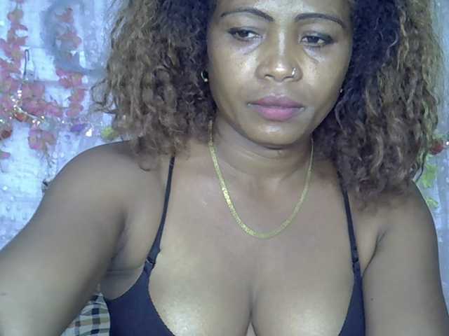 Sexywife1 live cam on BongaCams