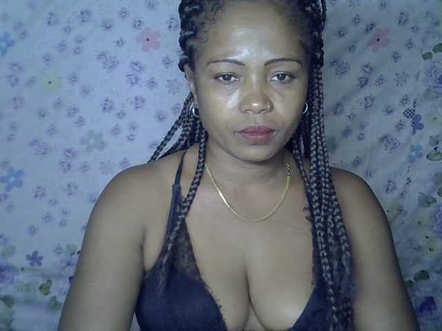 Sexywife1 live cam on BongaCams