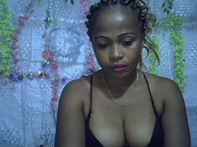 Sexywife1 live cam on BongaCams