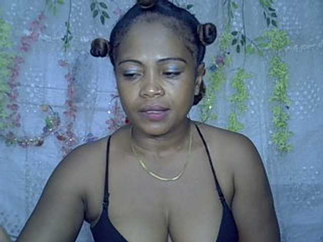 Sexywife1 live cam on BongaCams