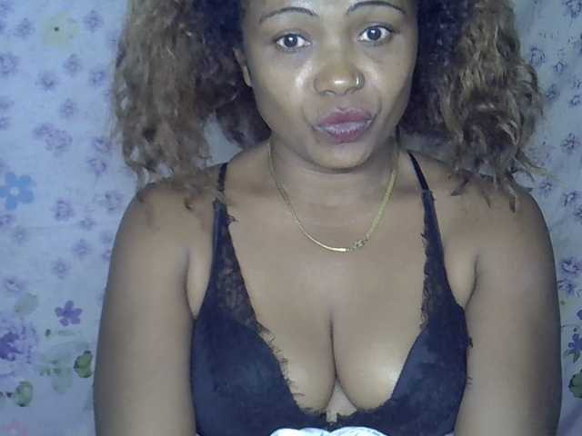 Sexywife1 live cam on BongaCams