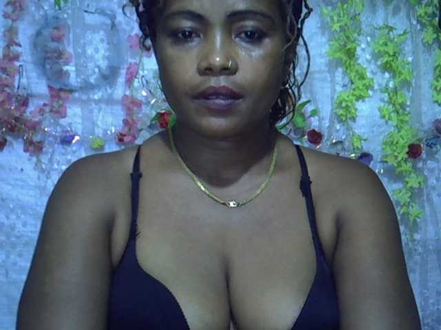 Sexywife1 live cam on BongaCams