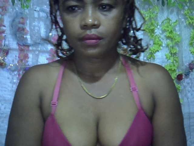 Sexywife1 live cam on BongaCams