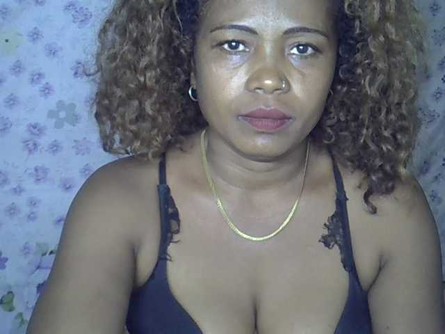 Sexywife1 live cam on BongaCams
