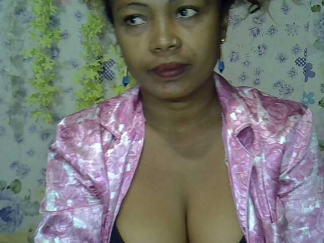 Sexywife1 live cam on BongaCams