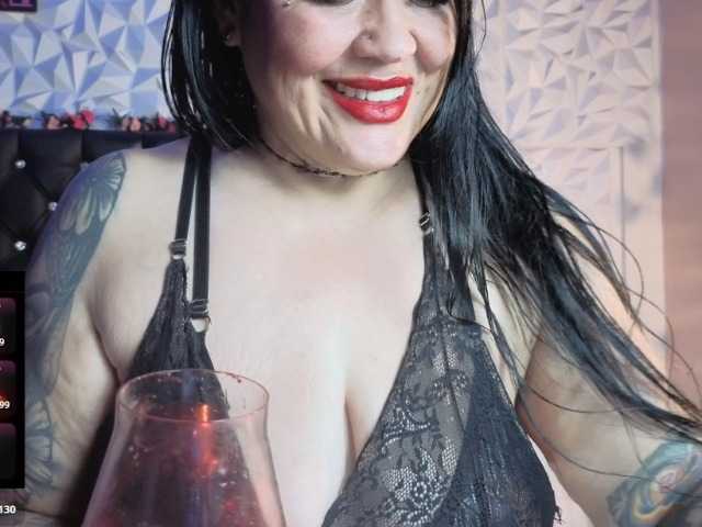Kittyhotass1 live cam on BongaCams