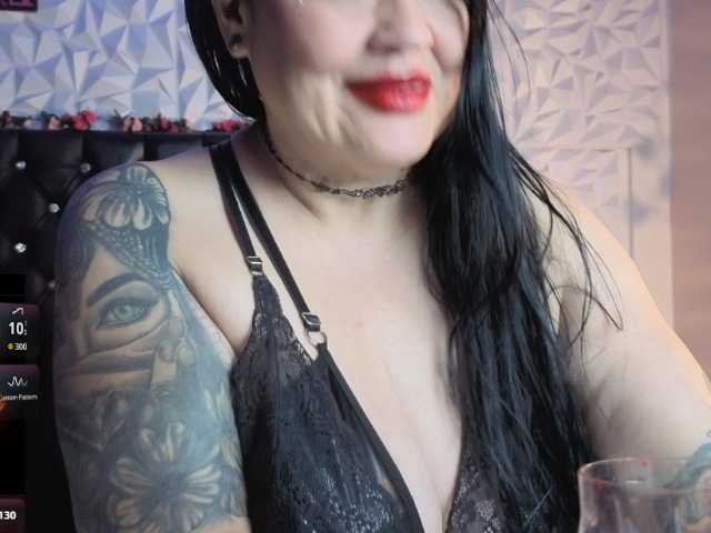 Kittyhotass1 live cam on BongaCams