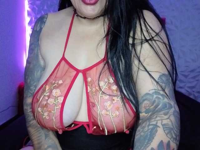 Kittyhotass1 live cam on BongaCams