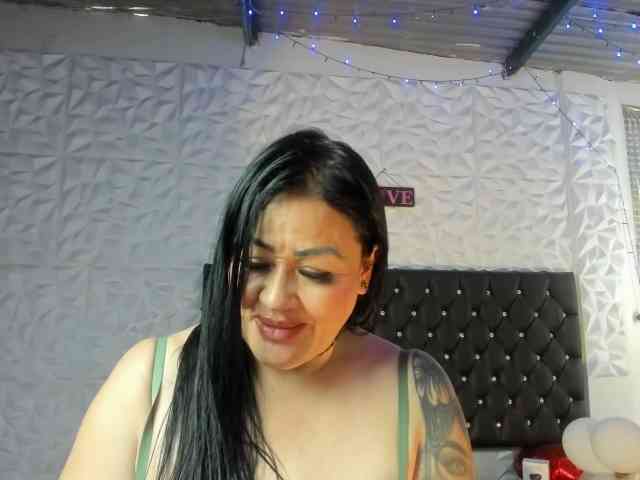 Modella: kittyhotass1