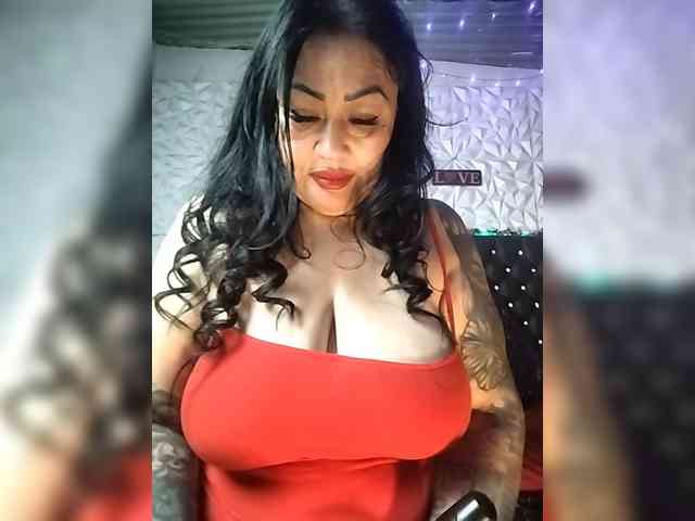 Modella: kittyhotass1