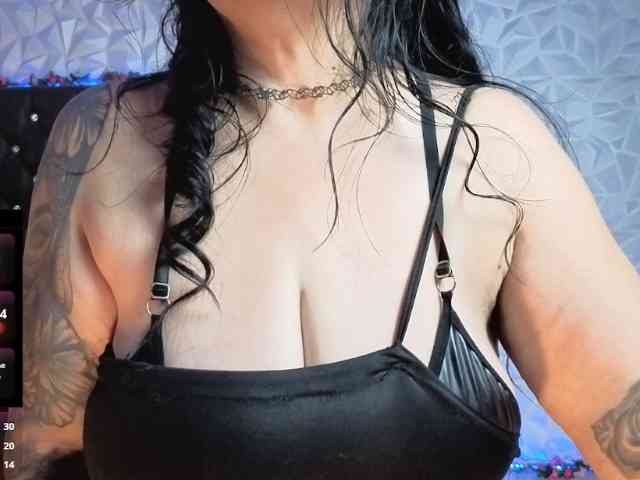 Modella: kittyhotass1