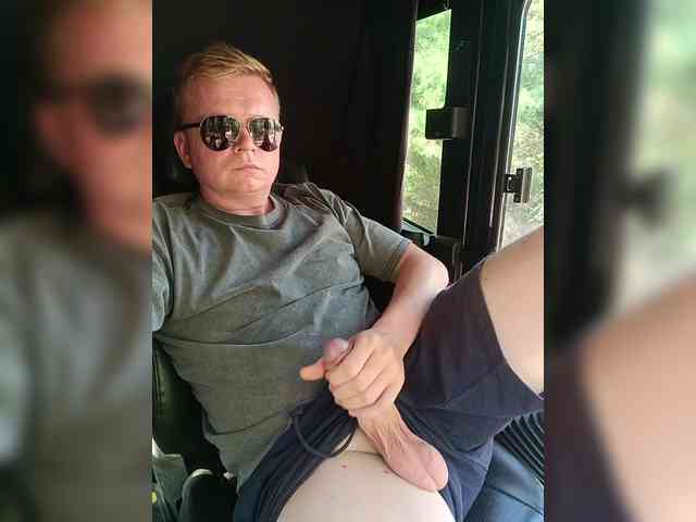 Bigdickk52 Live Webcam on BongaCams