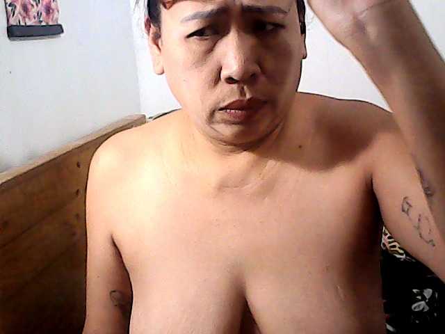 holygurly69 live cam on BongaCams