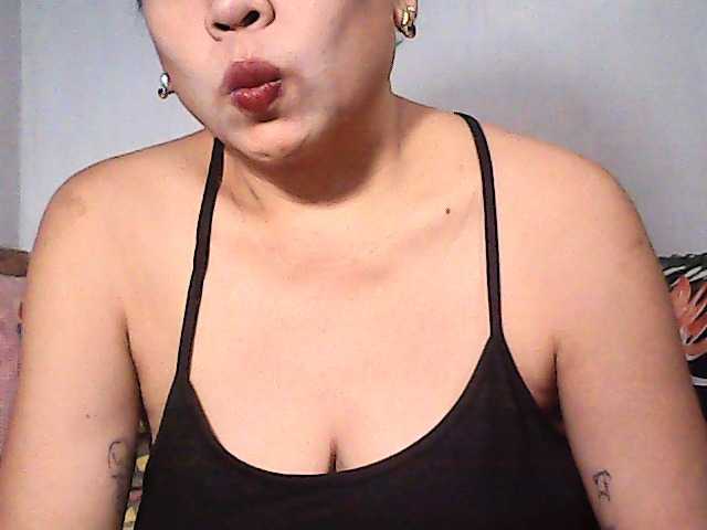 holygurly69 live cam on BongaCams