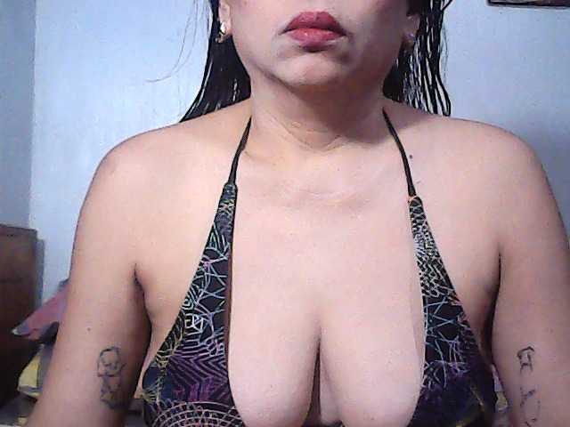 holygurly69 live cam on BongaCams