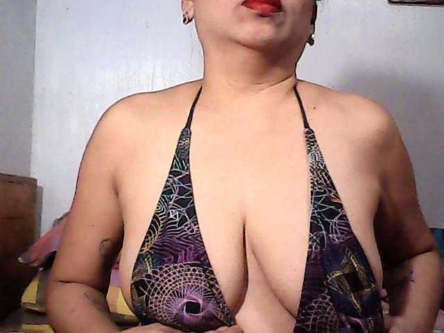 holygurly69 live cam on BongaCams