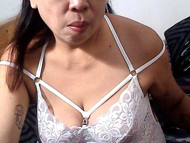 holygurly69 live cam on BongaCams
