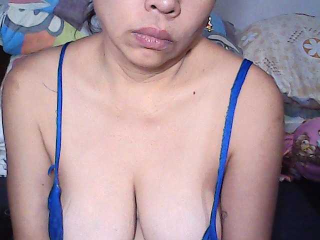 holygurly69 live cam on BongaCams