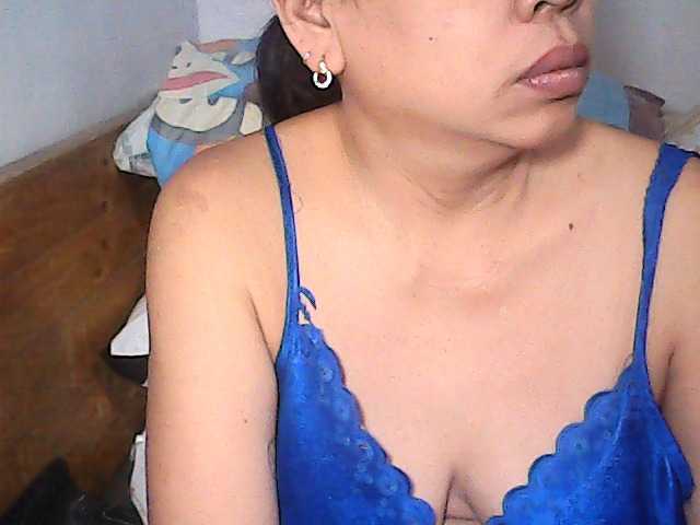 holygurly69 live cam on BongaCams