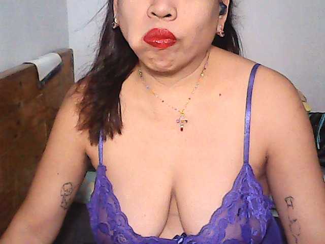 holygurly69 live cam on BongaCams