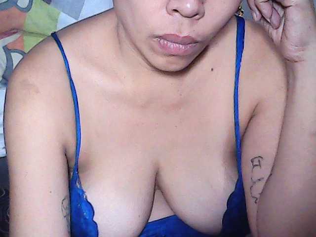 Holygurly live cam preview
