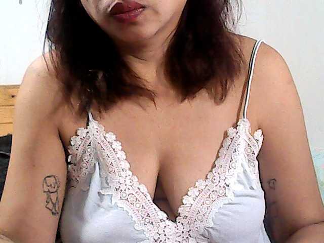 holygurly69 live cam on BongaCams
