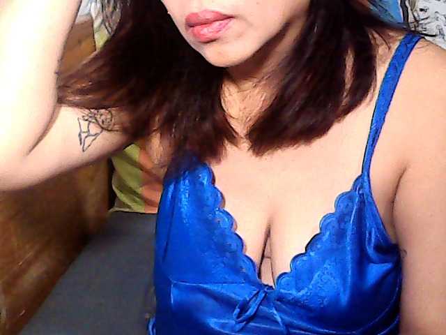 holygurly69 live cam on BongaCams