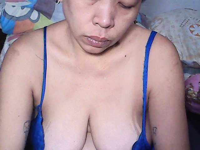 Holygurly live cam preview