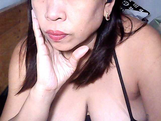 holygurly69 live cam on BongaCams