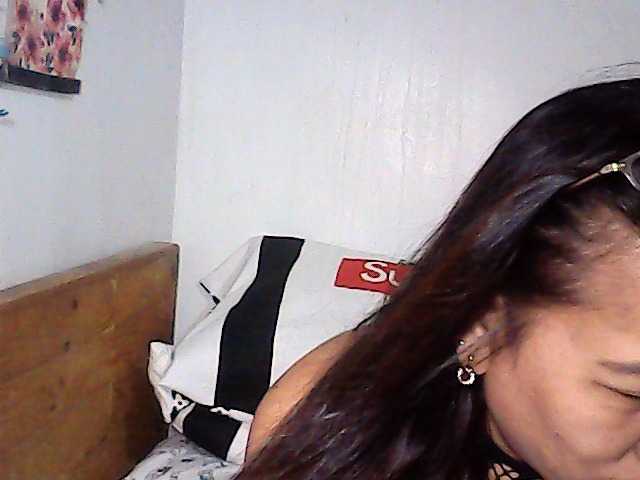 Holygurly live cam preview