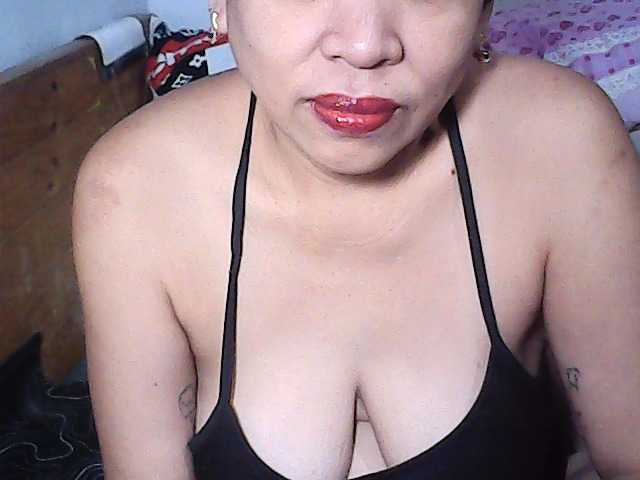 holygurly69 live cam on BongaCams