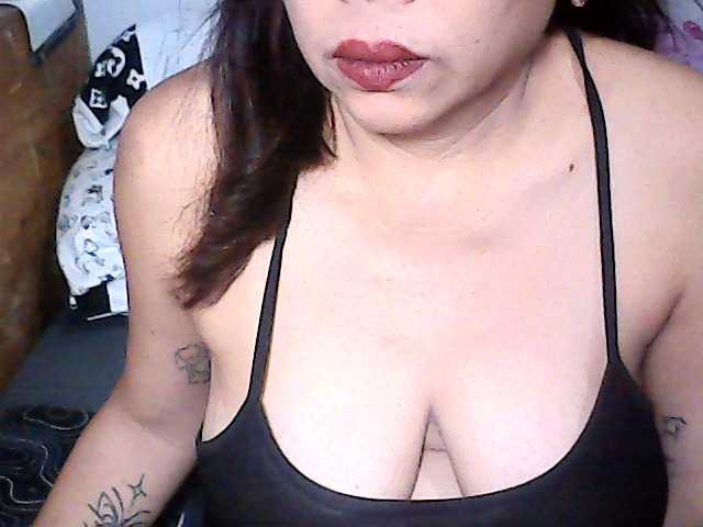 holygurly69 live cam on BongaCams