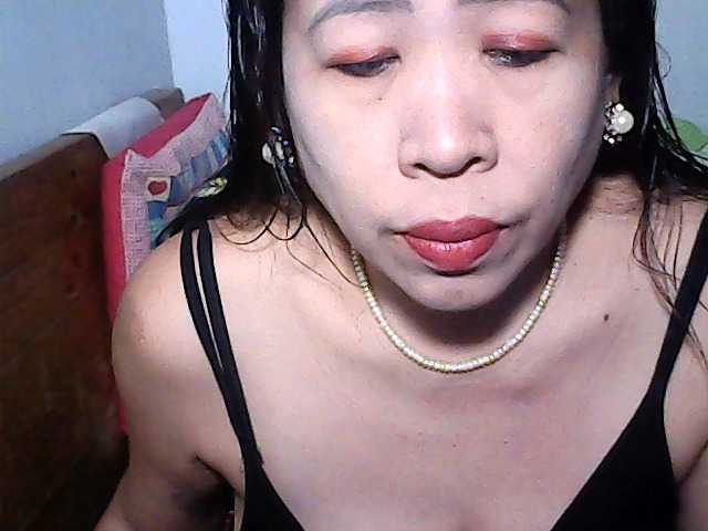holygurly69 live cam on BongaCams