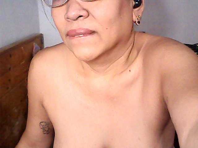 holygurly69, en directo ahora en BongaCams