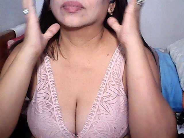 holygurly69 live cam on BongaCams