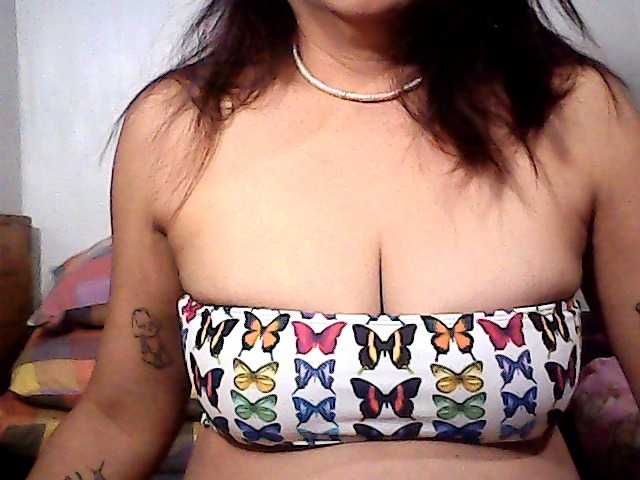 holygurly69 live cam on BongaCams