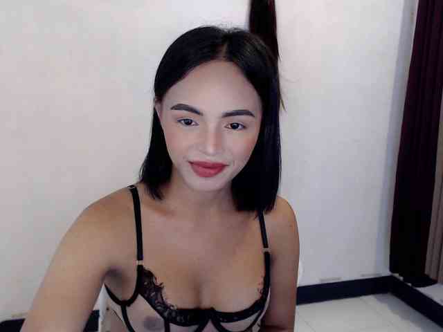 chriaxx Live Webcam on BongaCams