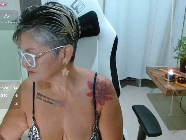 bety-cum3 live cam on BongaCams