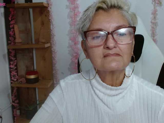 bety-cum3 live cam on BongaCams
