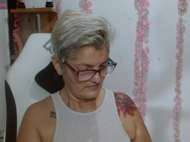 bety-cum3 live cam on BongaCams