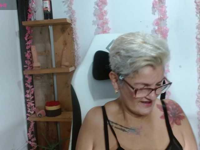 bety-cum3 live cam on BongaCams