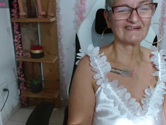 bety-cum3 live webcam show