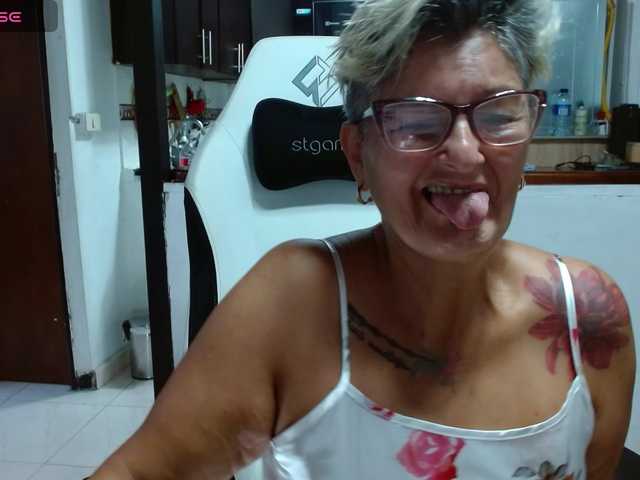 bety-cum3 live cam on BongaCams