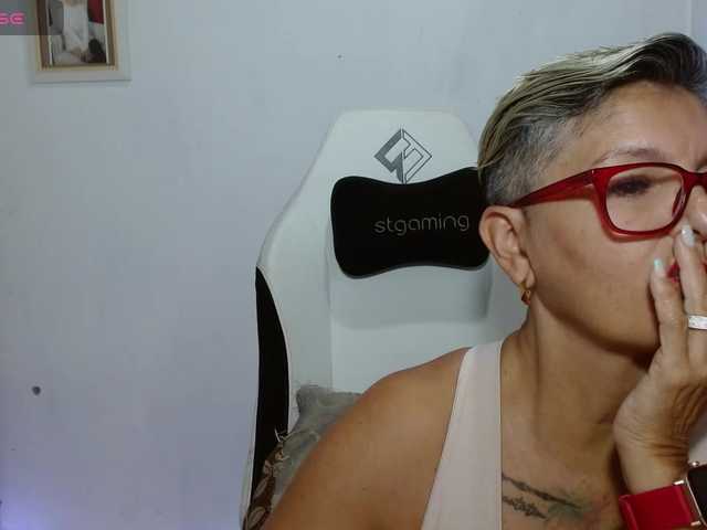 bety-cum3 live cam on BongaCams