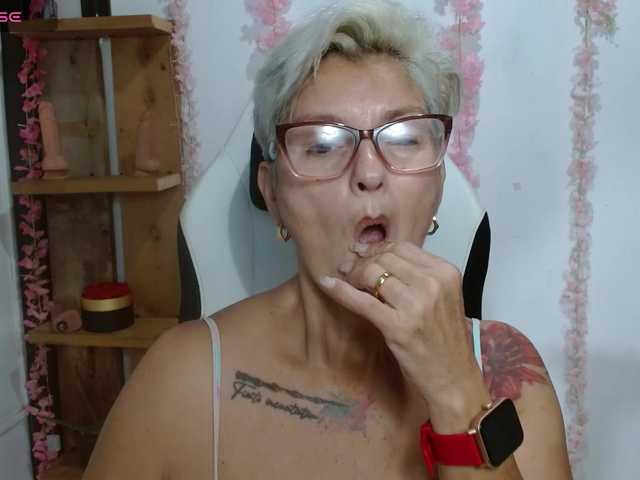 bety-cum3 live cam on BongaCams
