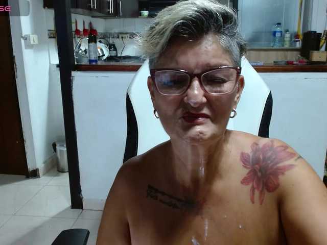 bety-cum3 live cam on BongaCams